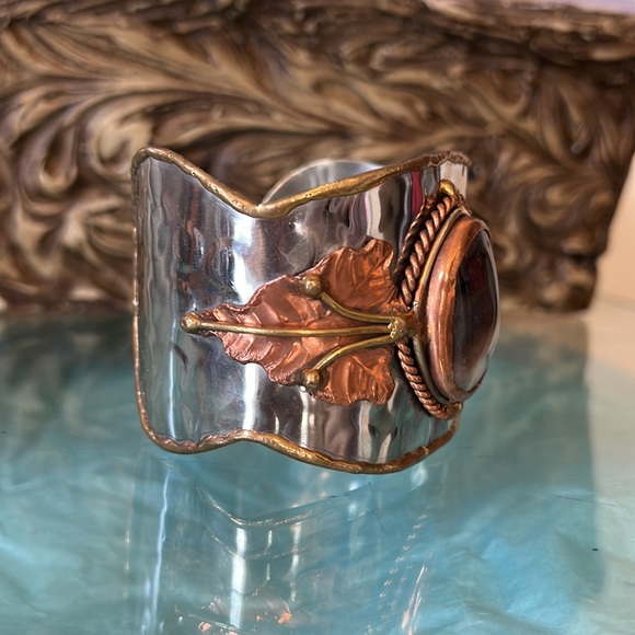 Artisan Wide Agate Cuff Bracelet - Picture 2 of 4